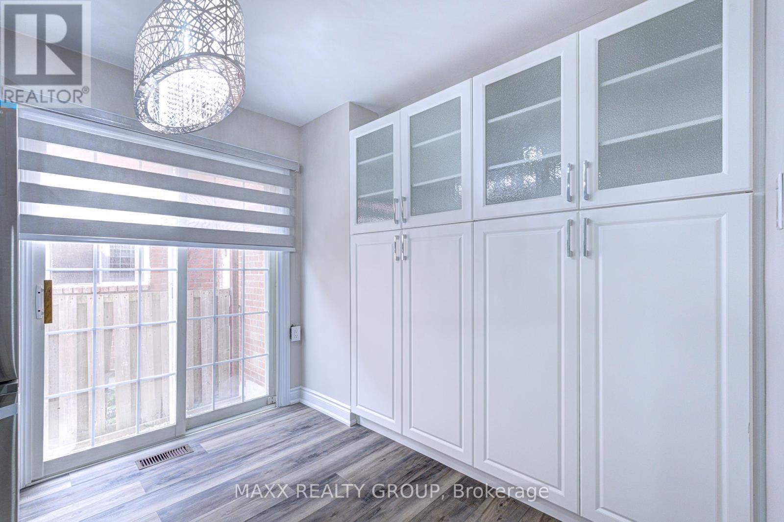 109 Woodsend Run, Brampton, Ontario  L6Y 4H7 - Photo 4 - W12459329
