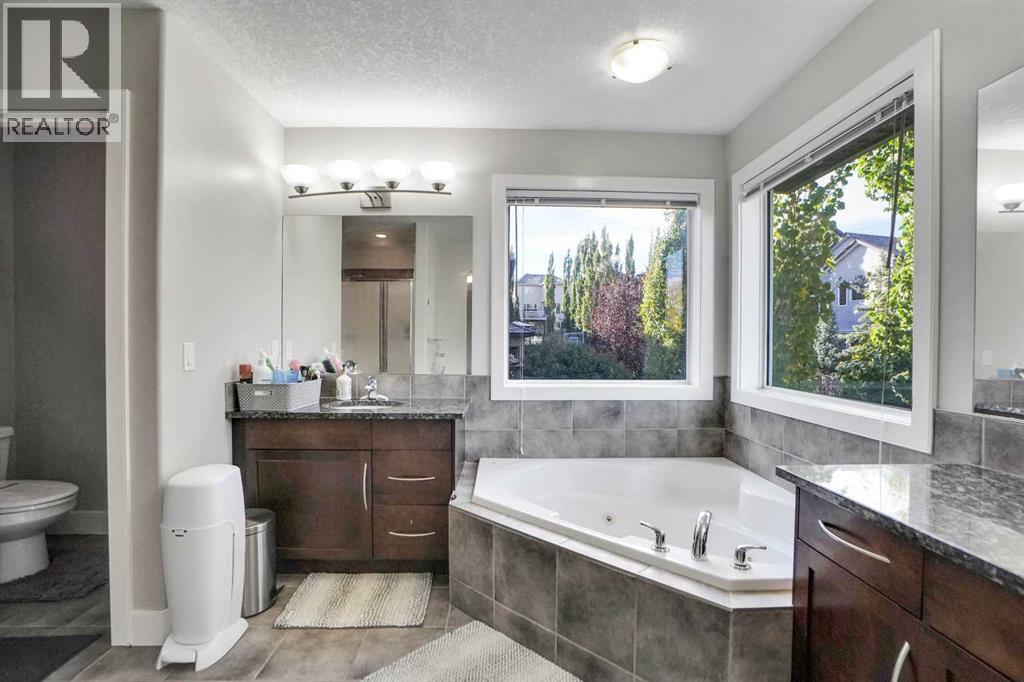 70 Royal Ridge Manor Nw, Calgary, Alberta  T3G 5Z1 - Photo 21 - A2260706