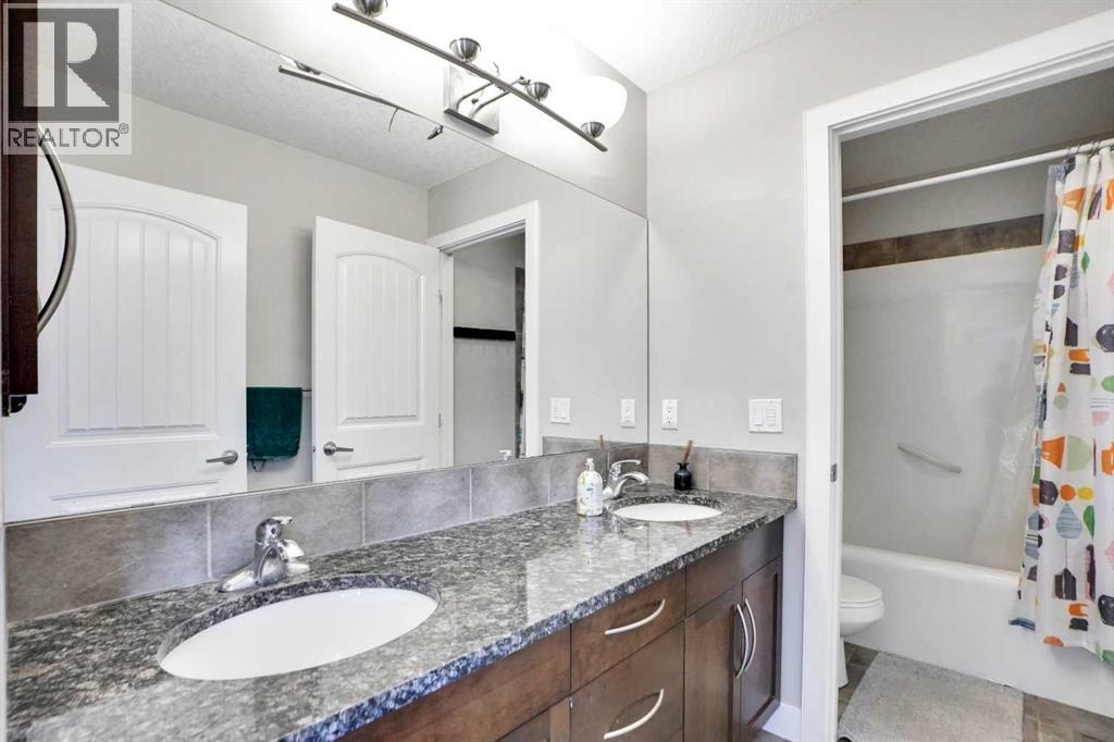 70 Royal Ridge Manor Nw, Calgary, Alberta  T3G 5Z1 - Photo 31 - A2260706