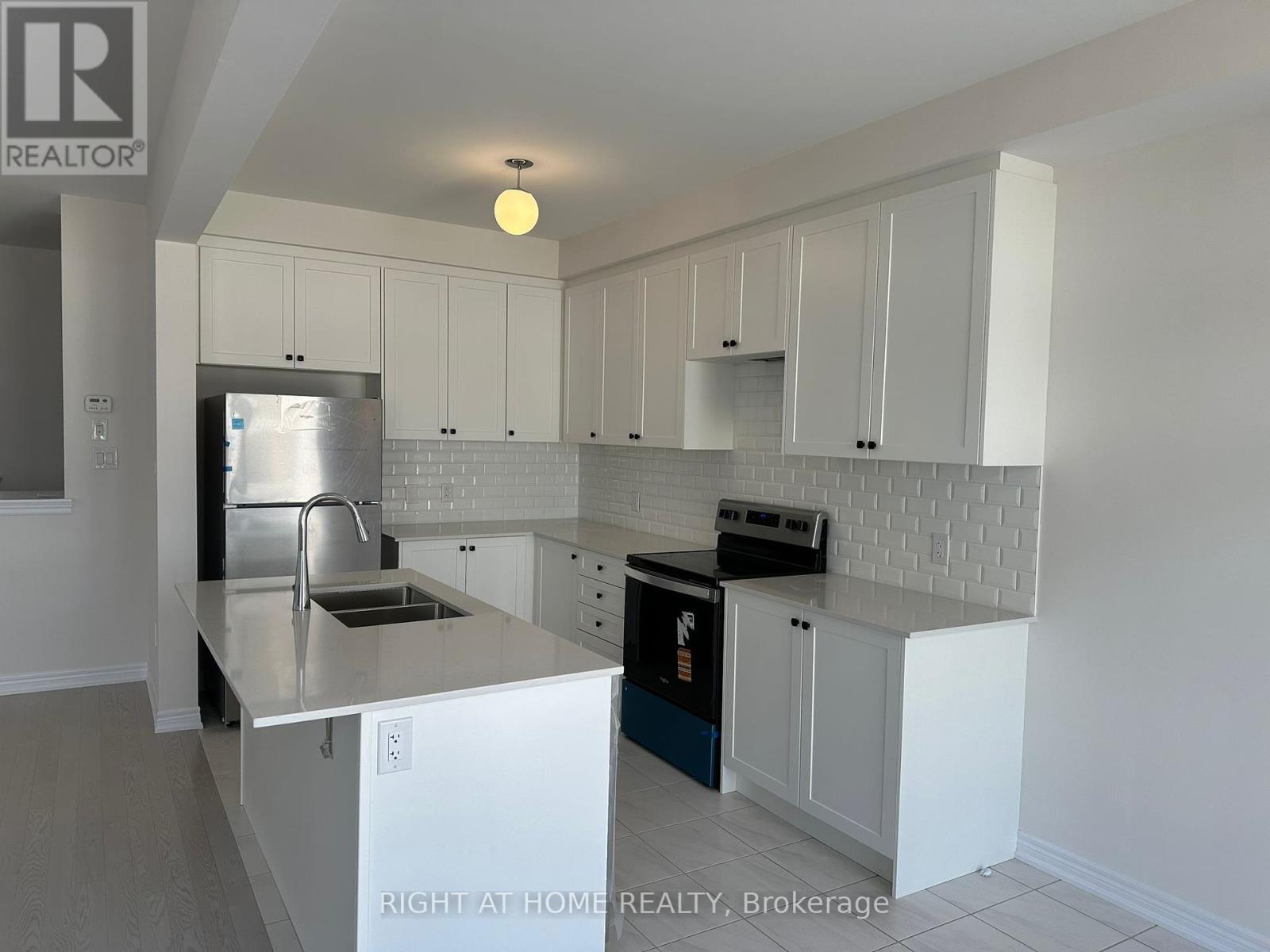 2067 Horace Duncan Crescent, Oshawa, Ontario  L1H 0H4 - Photo 5 - E12431328