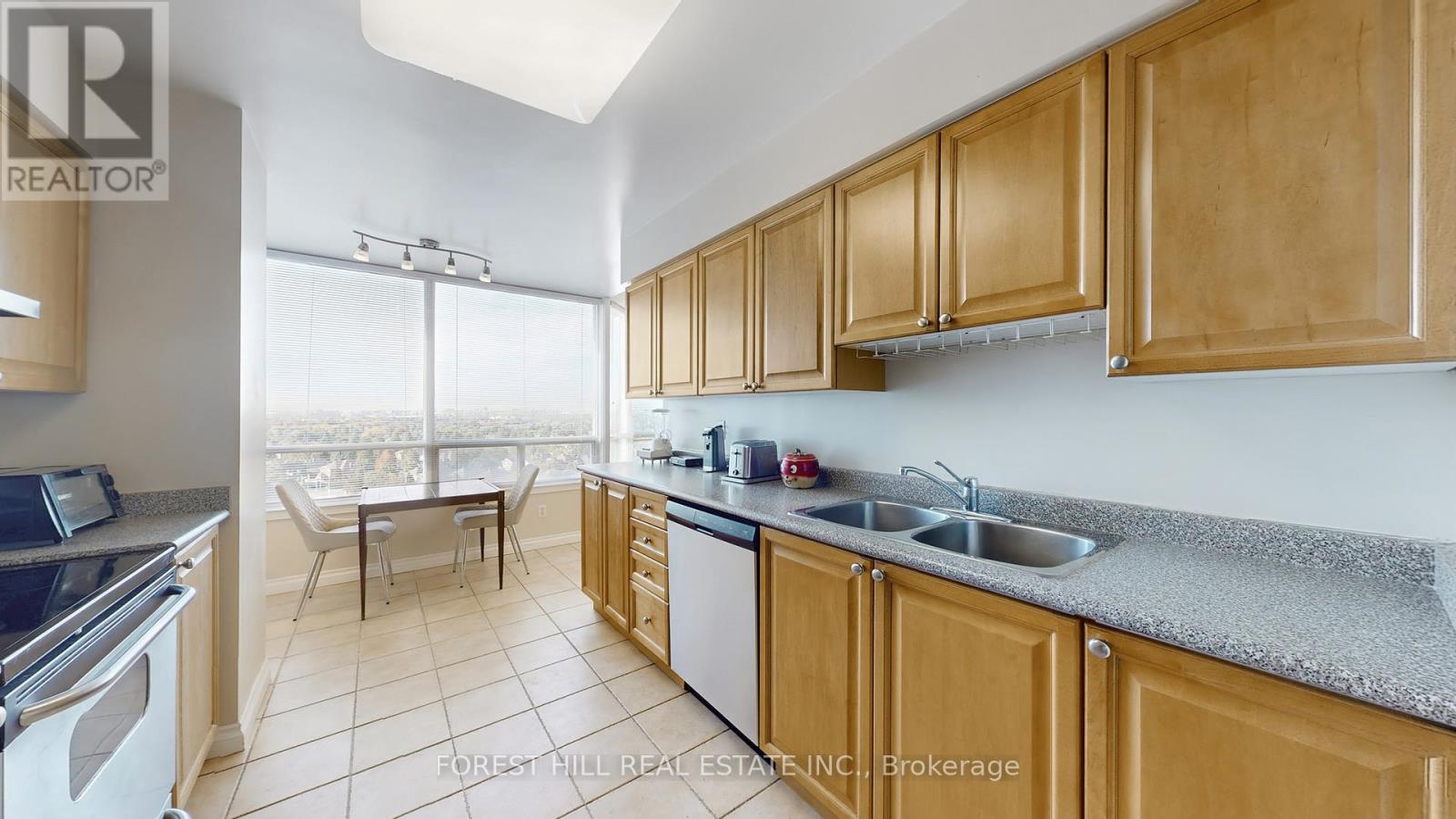 1109 - 110 Promenade Circle, Vaughan, Ontario  L4J 7W8 - Photo 15 - N12459331
