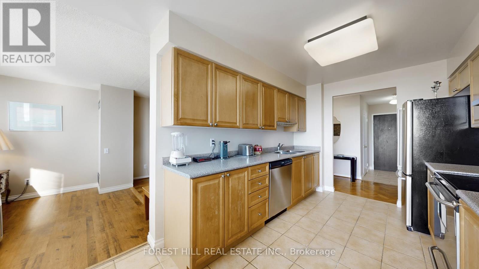 1109 - 110 Promenade Circle, Vaughan, Ontario  L4J 7W8 - Photo 19 - N12459331