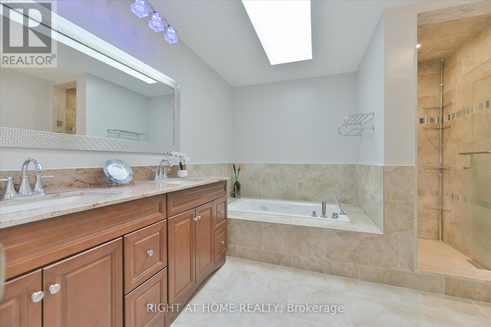 18 Mccowan Lane, Whitchurch-Stouffville, Ontario  L4A 4C1 - Photo 23 - N12414130