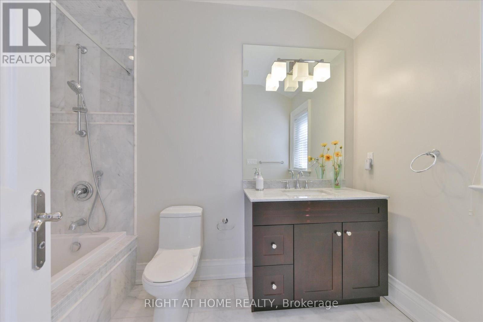 18 Mccowan Lane, Whitchurch-Stouffville, Ontario  L4A 4C1 - Photo 29 - N12414130