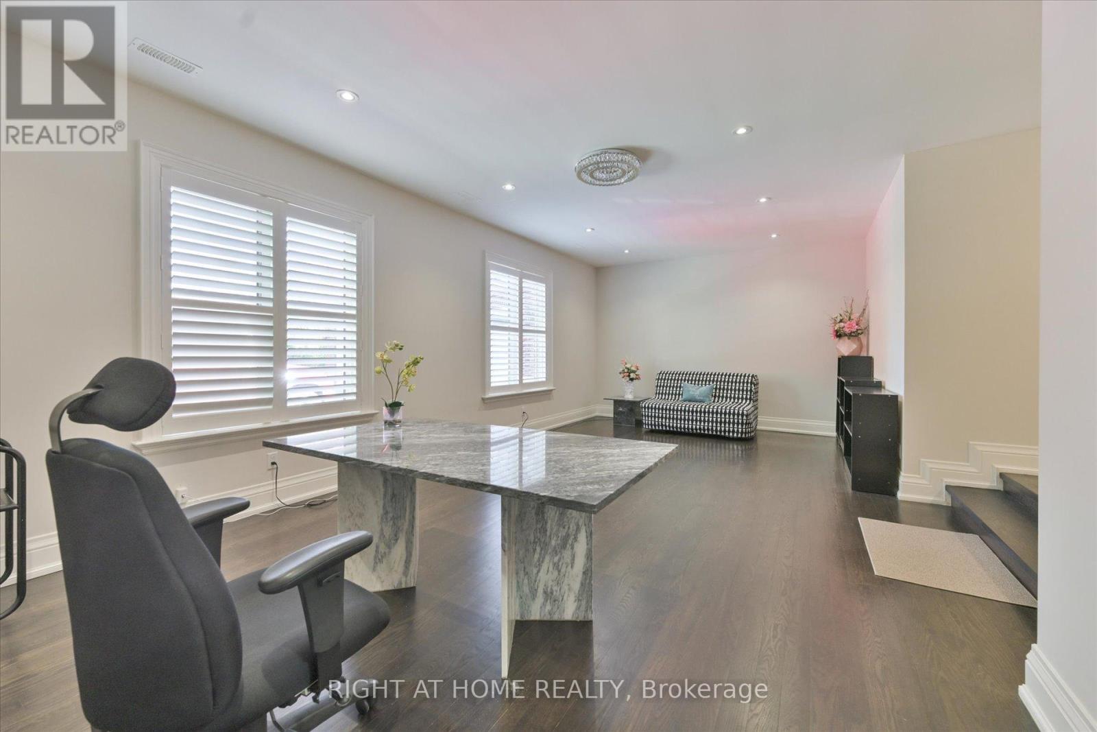 18 Mccowan Lane, Whitchurch-Stouffville, Ontario  L4A 4C1 - Photo 25 - N12414130