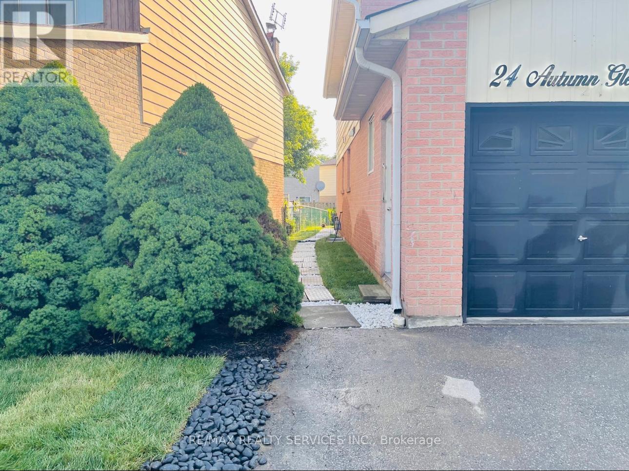 Bsmt - 24 Autumn Glen Circle, Toronto, Ontario  M9W 6C3 - Photo 28 - W12457228