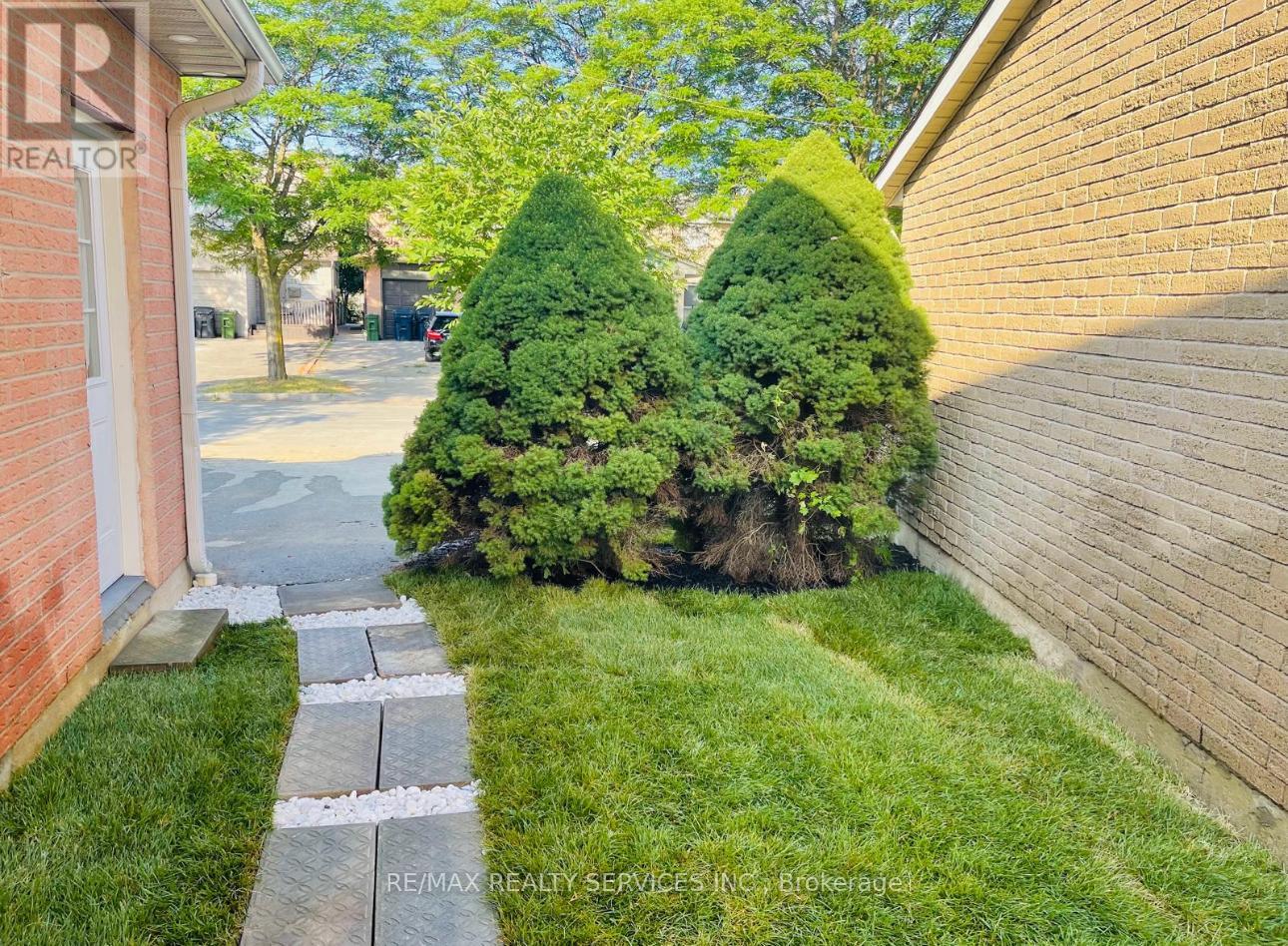 Bsmt - 24 Autumn Glen Circle, Toronto, Ontario  M9W 6C3 - Photo 27 - W12457228