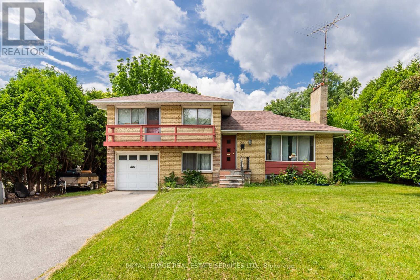 UNIT #2 - 227 LAKESHORE ROAD W, Oakville, Ontario