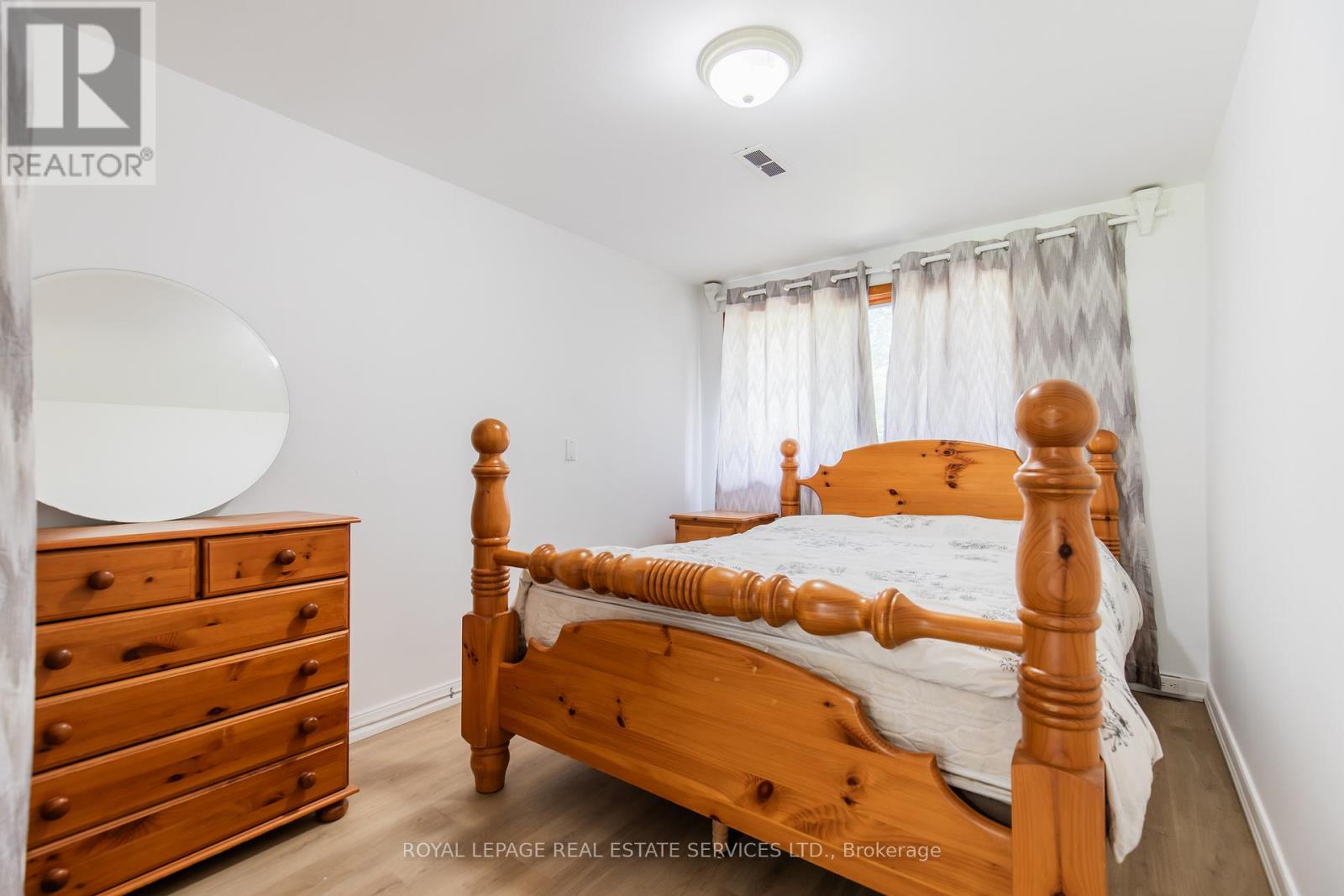 Unit #2 - 227 Lakeshore Road W, Oakville, Ontario  L6K 1E9 - Photo 10 - W12459342