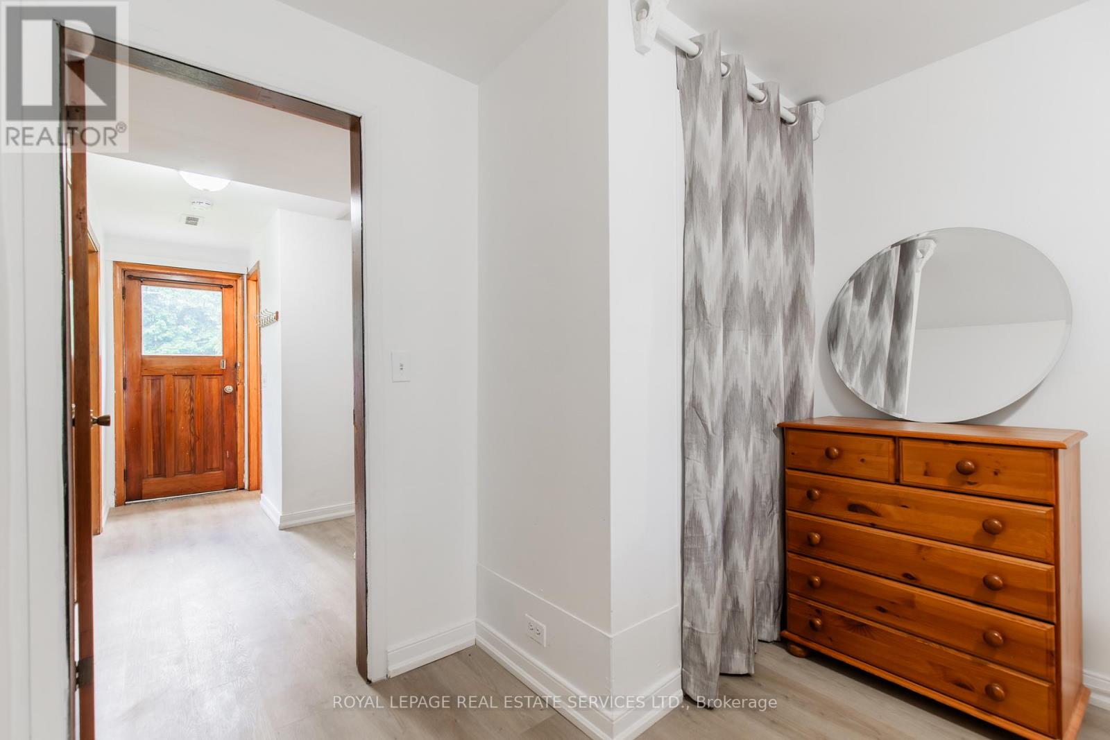 Unit #2 - 227 Lakeshore Road W, Oakville, Ontario  L6K 1E9 - Photo 11 - W12459342