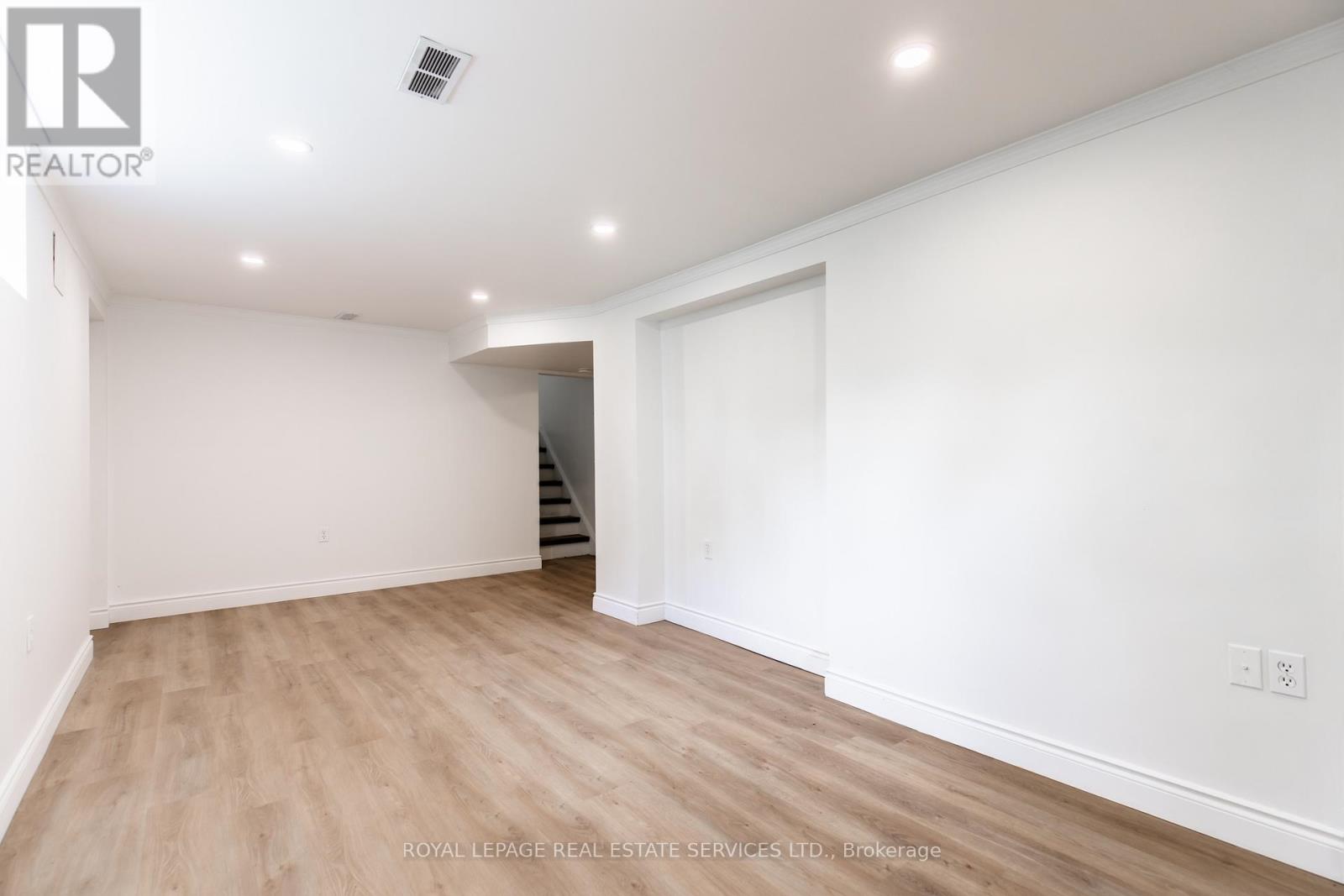 Unit #2 - 227 Lakeshore Road W, Oakville, Ontario  L6K 1E9 - Photo 12 - W12459342
