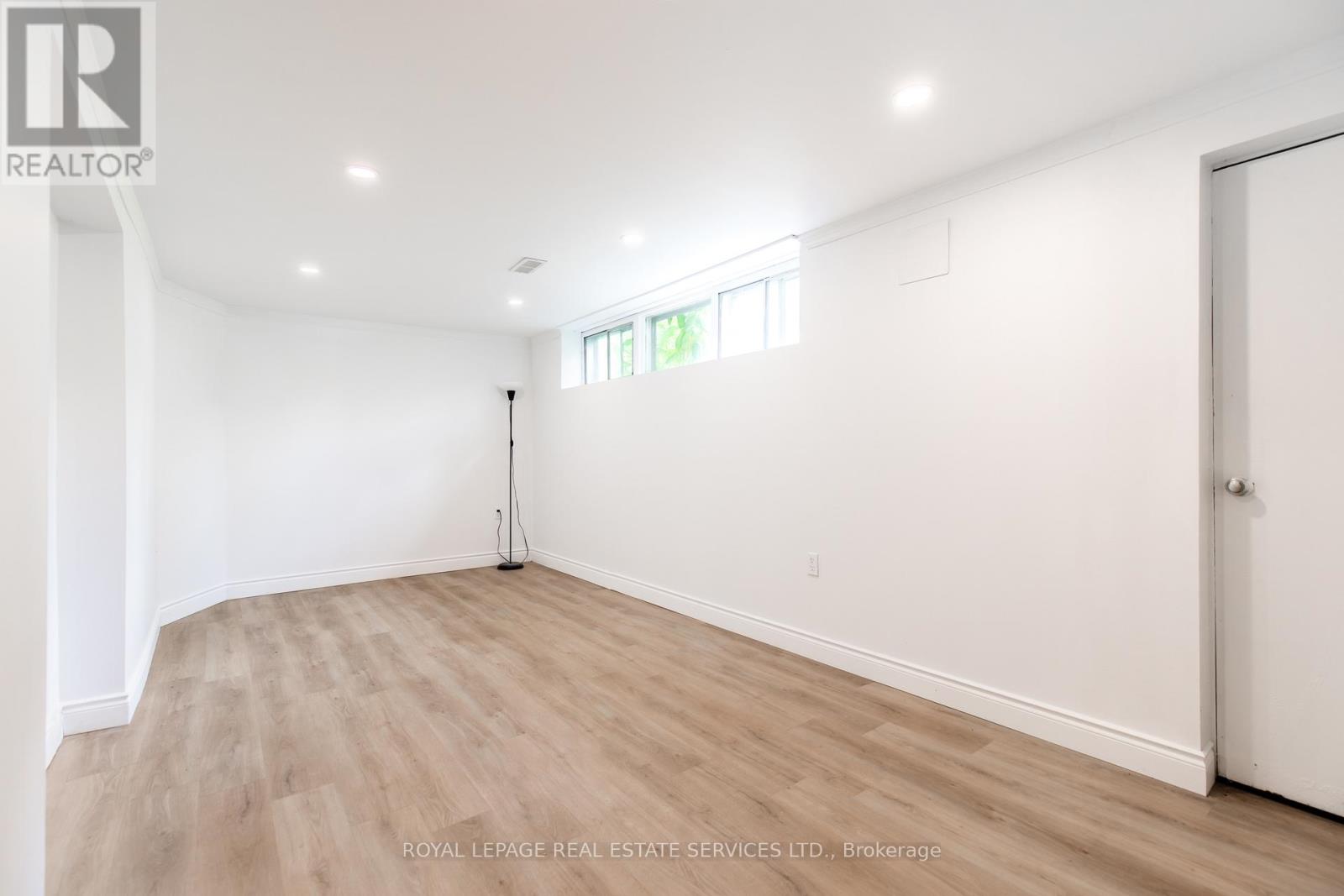 Unit #2 - 227 Lakeshore Road W, Oakville, Ontario  L6K 1E9 - Photo 13 - W12459342