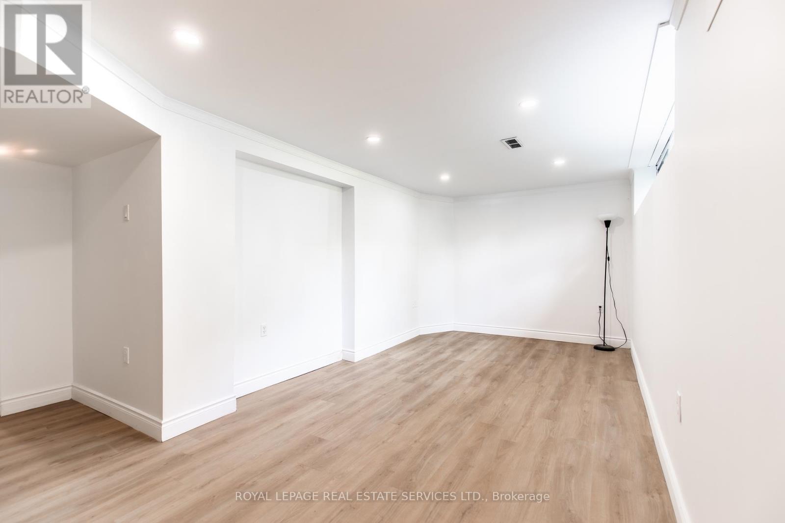 Unit #2 - 227 Lakeshore Road W, Oakville, Ontario  L6K 1E9 - Photo 14 - W12459342