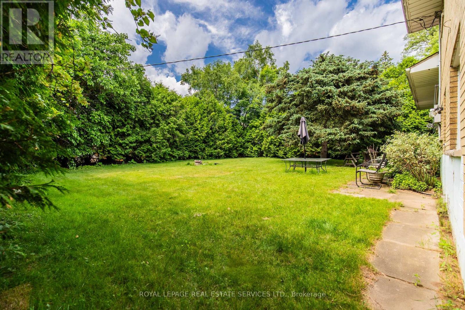 Unit #2 - 227 Lakeshore Road W, Oakville, Ontario  L6K 1E9 - Photo 16 - W12459342