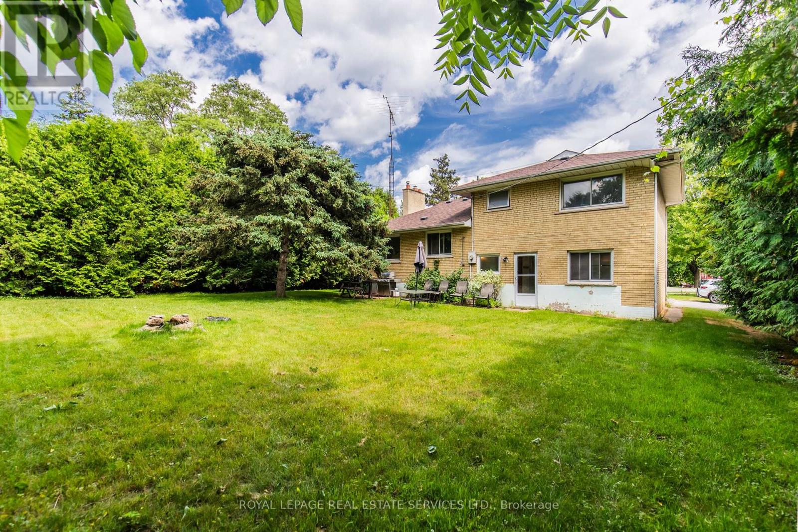Unit #2 - 227 Lakeshore Road W, Oakville, Ontario  L6K 1E9 - Photo 2 - W12459342