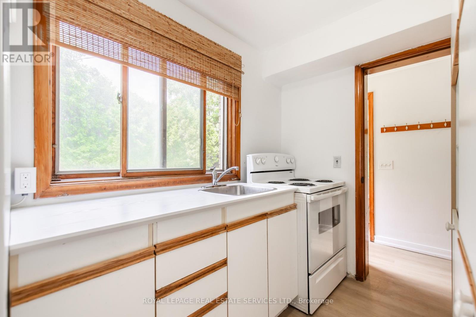 Unit #2 - 227 Lakeshore Road W, Oakville, Ontario  L6K 1E9 - Photo 5 - W12459342