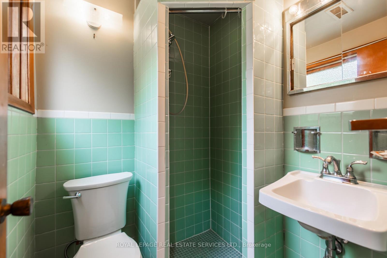 Unit #2 - 227 Lakeshore Road W, Oakville, Ontario  L6K 1E9 - Photo 7 - W12459342