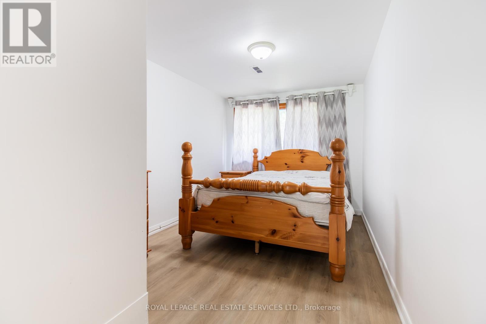 Unit #2 - 227 Lakeshore Road W, Oakville, Ontario  L6K 1E9 - Photo 9 - W12459342