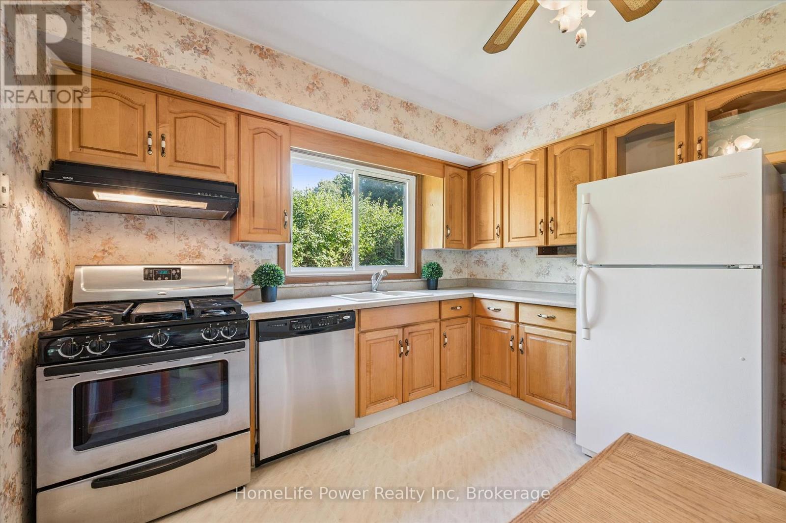 2 Berkley Place, Guelph, Ontario  N1E 1E6 - Photo 14 - X12459347