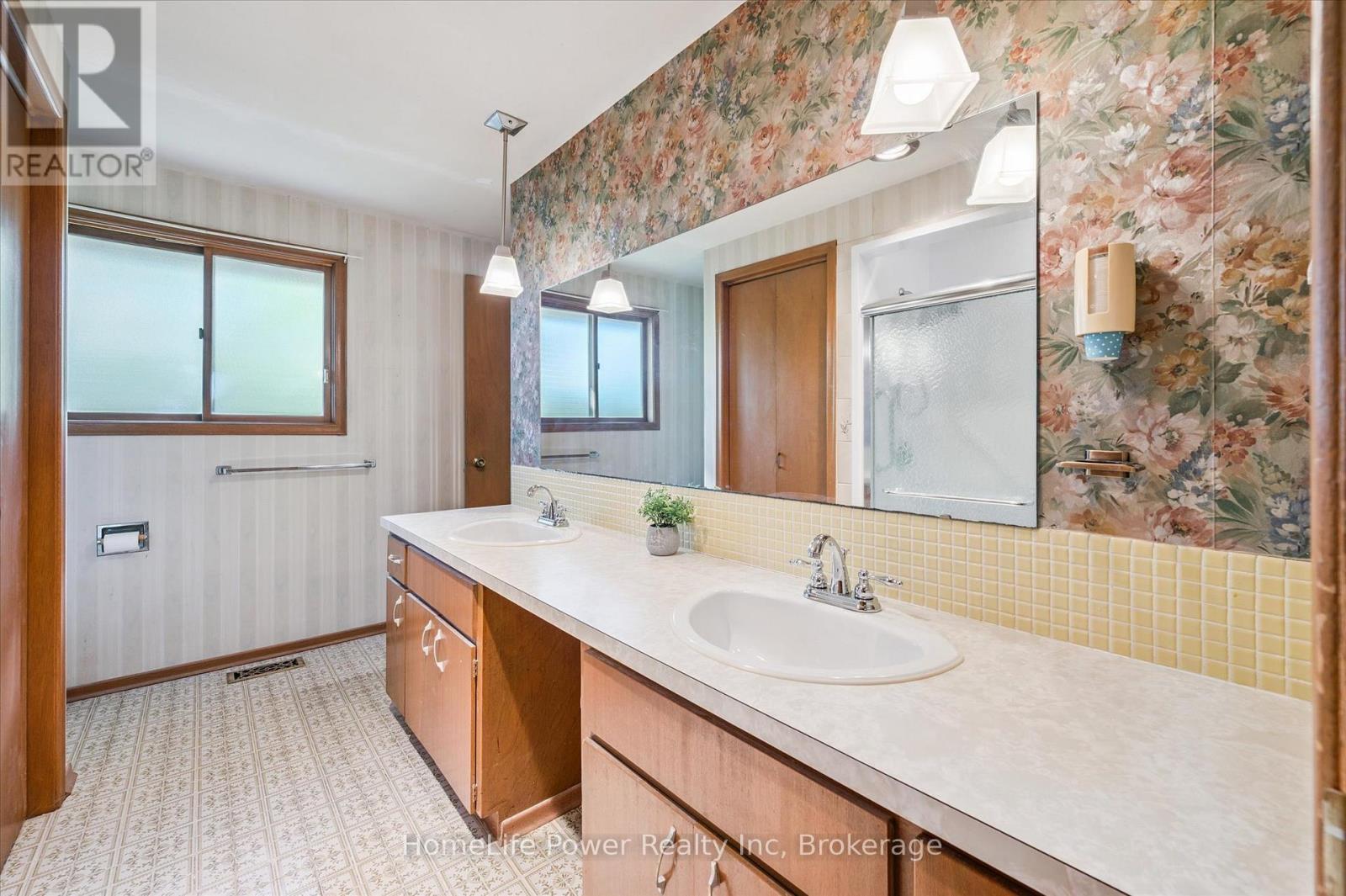2 Berkley Place, Guelph, Ontario  N1E 1E6 - Photo 29 - X12459347