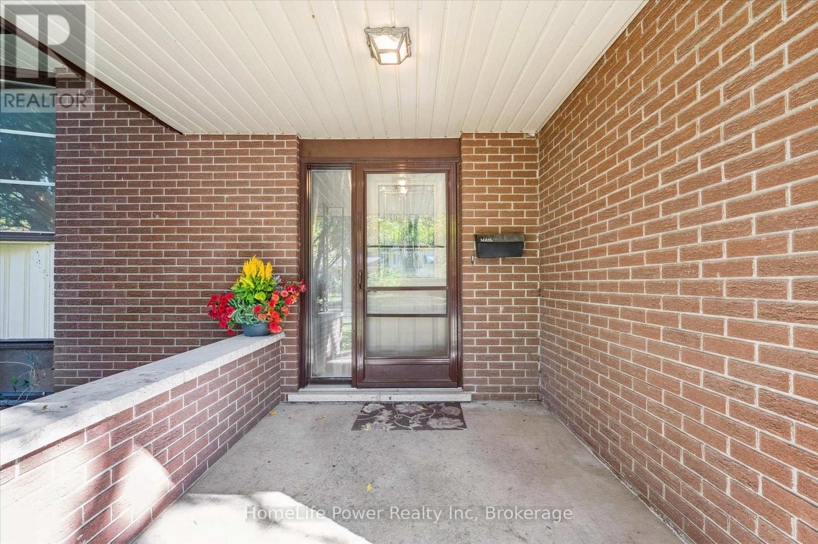 2 Berkley Place, Guelph, Ontario  N1E 1E6 - Photo 5 - X12459347