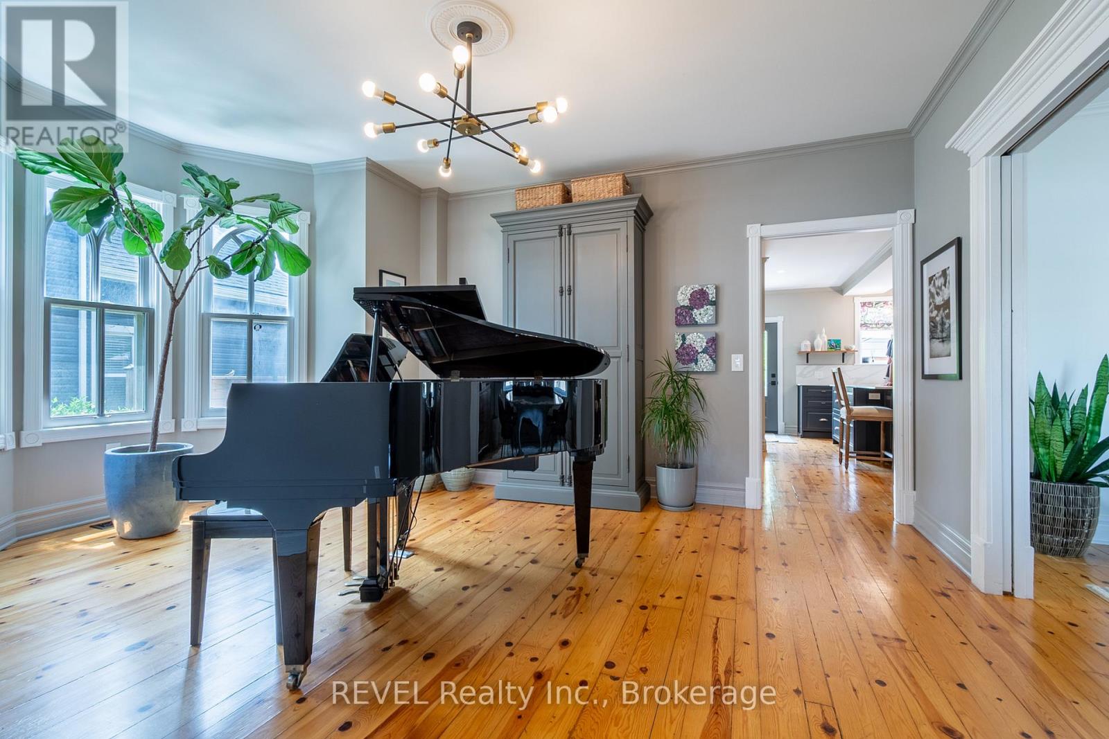 140 West Street W, Port Colborne, Ontario  L3K 4E1 - Photo 14 - X12459349