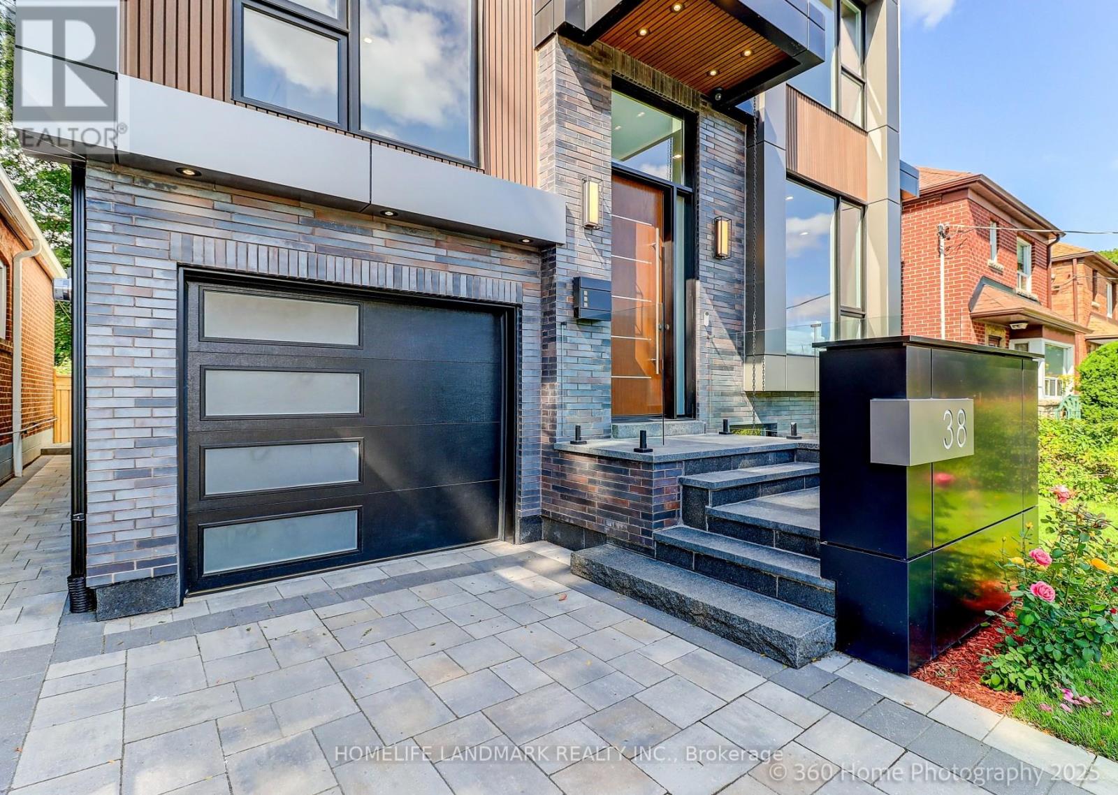 38 Norlong Boulevard, Toronto, Ontario  M4C 3W7 - Photo 3 - E12459357