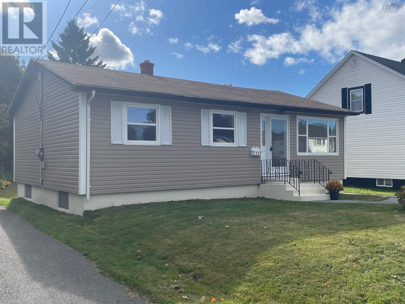 424 Birch Hill Drive, Sydney, Nova Scotia  B1P 3V9 - Photo 2 - 202525661