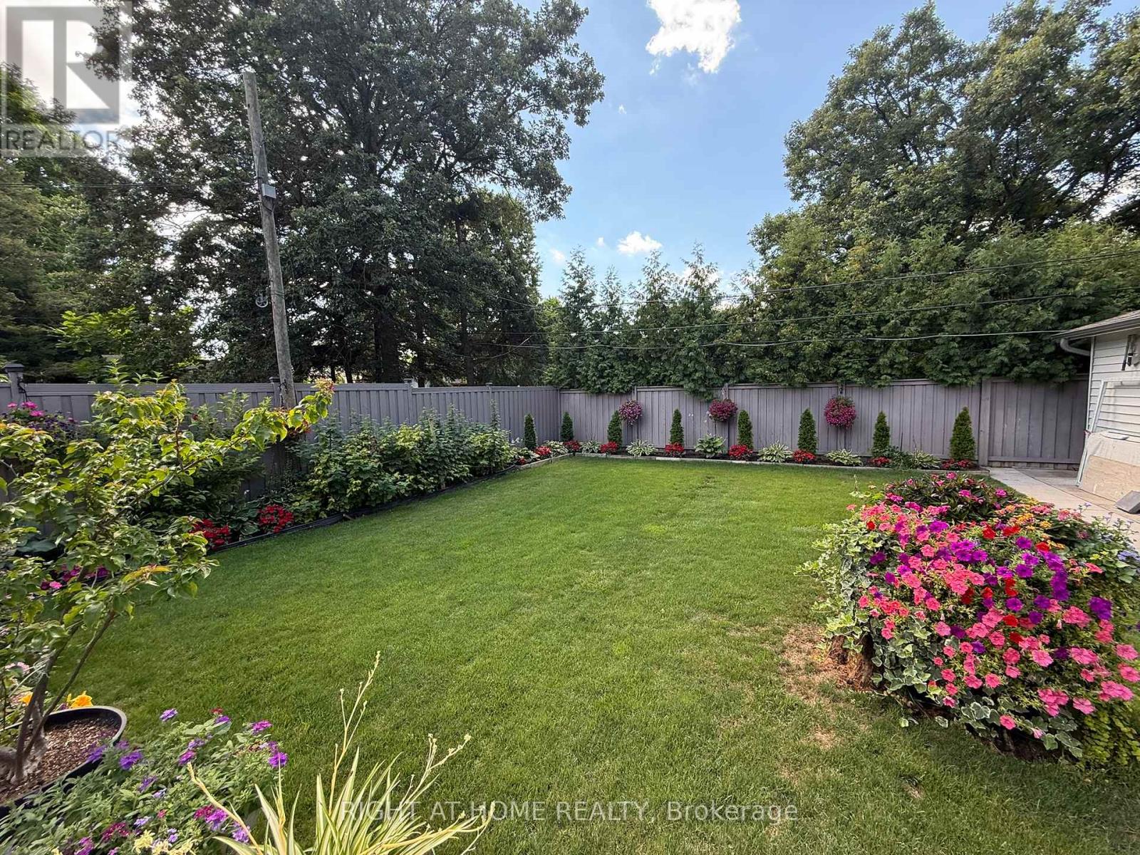 6 Burnelm Drive, Toronto, Ontario  M9B 4N3 - Photo 4 - W12459351