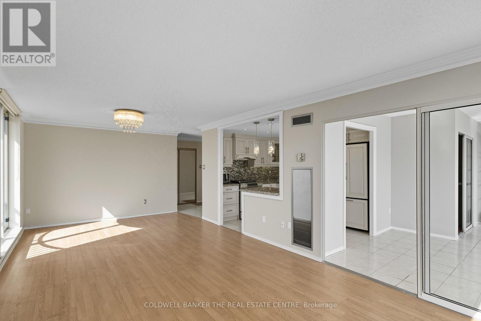 404 - 30 Harding Boulevard W, Richmond Hill, Ontario  L4C 9M3 - Photo 6 - N12411165