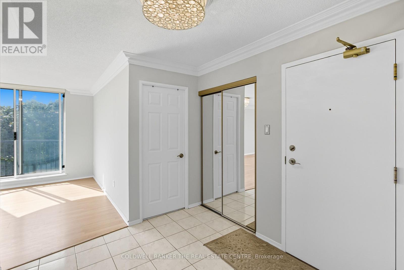 404 - 30 Harding Boulevard W, Richmond Hill, Ontario  L4C 9M3 - Photo 5 - N12411165