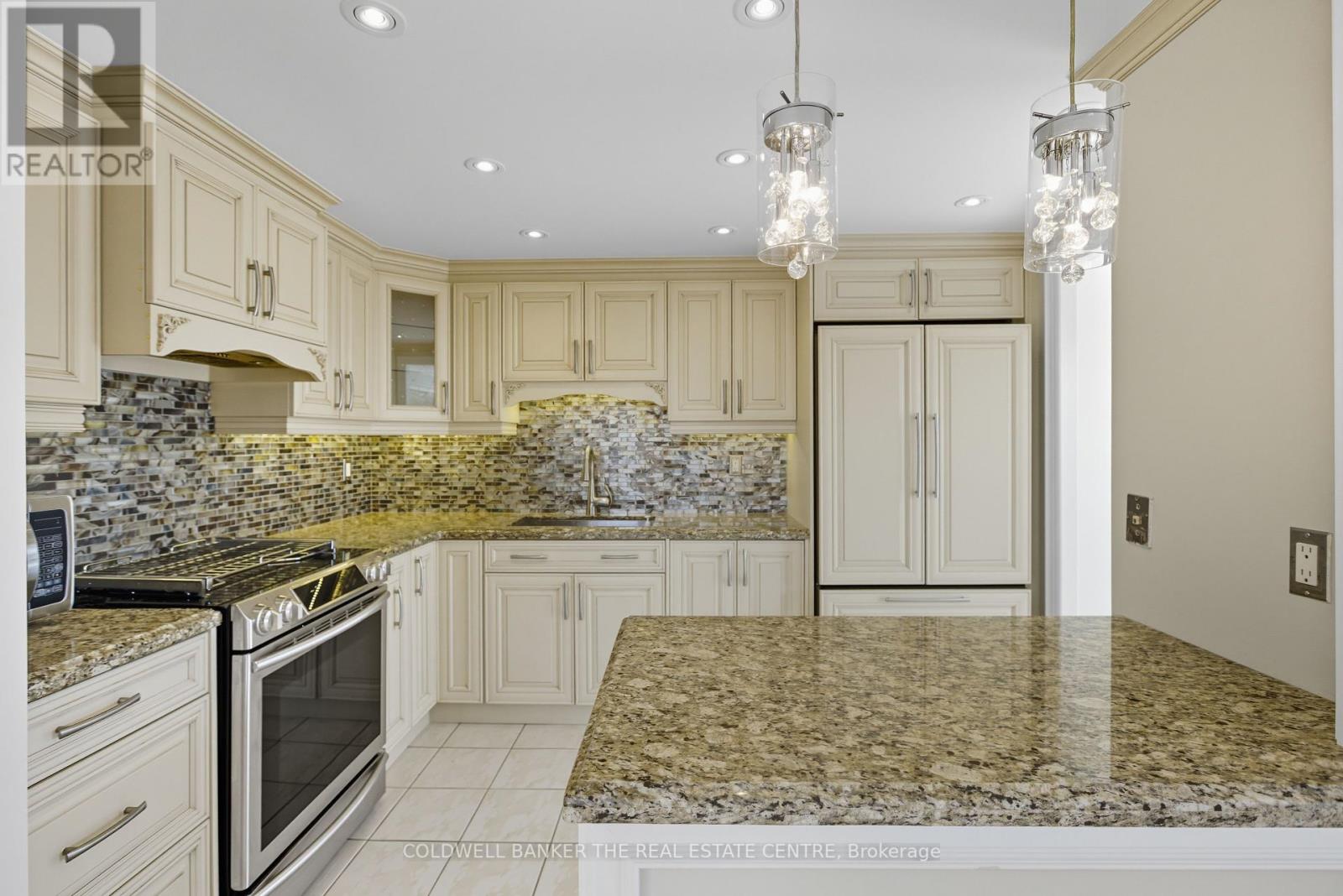 404 - 30 Harding Boulevard W, Richmond Hill, Ontario  L4C 9M3 - Photo 8 - N12411165