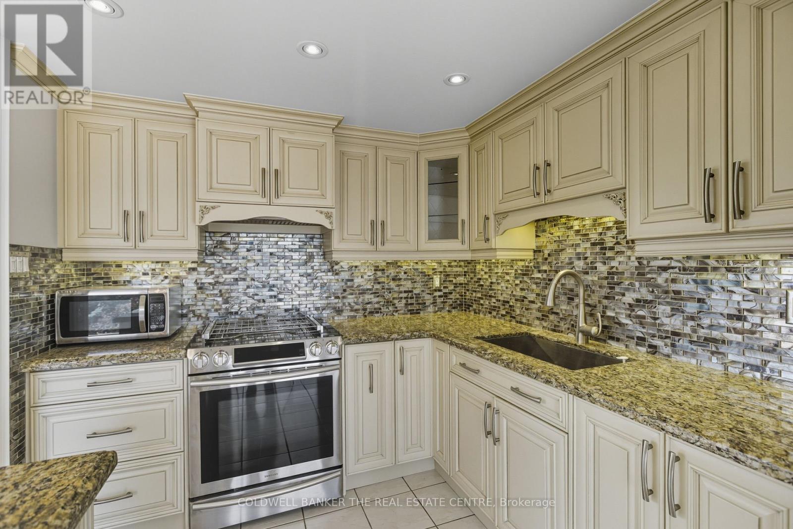 404 - 30 Harding Boulevard W, Richmond Hill, Ontario  L4C 9M3 - Photo 9 - N12411165