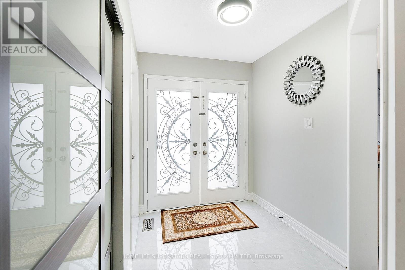 26 Songsparrow Drive, Brampton, Ontario  L6Y 3Z8 - Photo 4 - W12420525