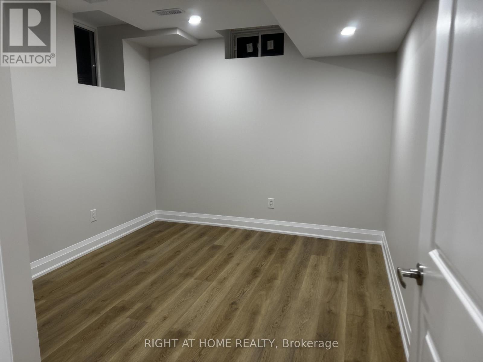 15 Perdita Road, Brampton, Ontario  L6Y 0C3 - Photo 4 - W12459358