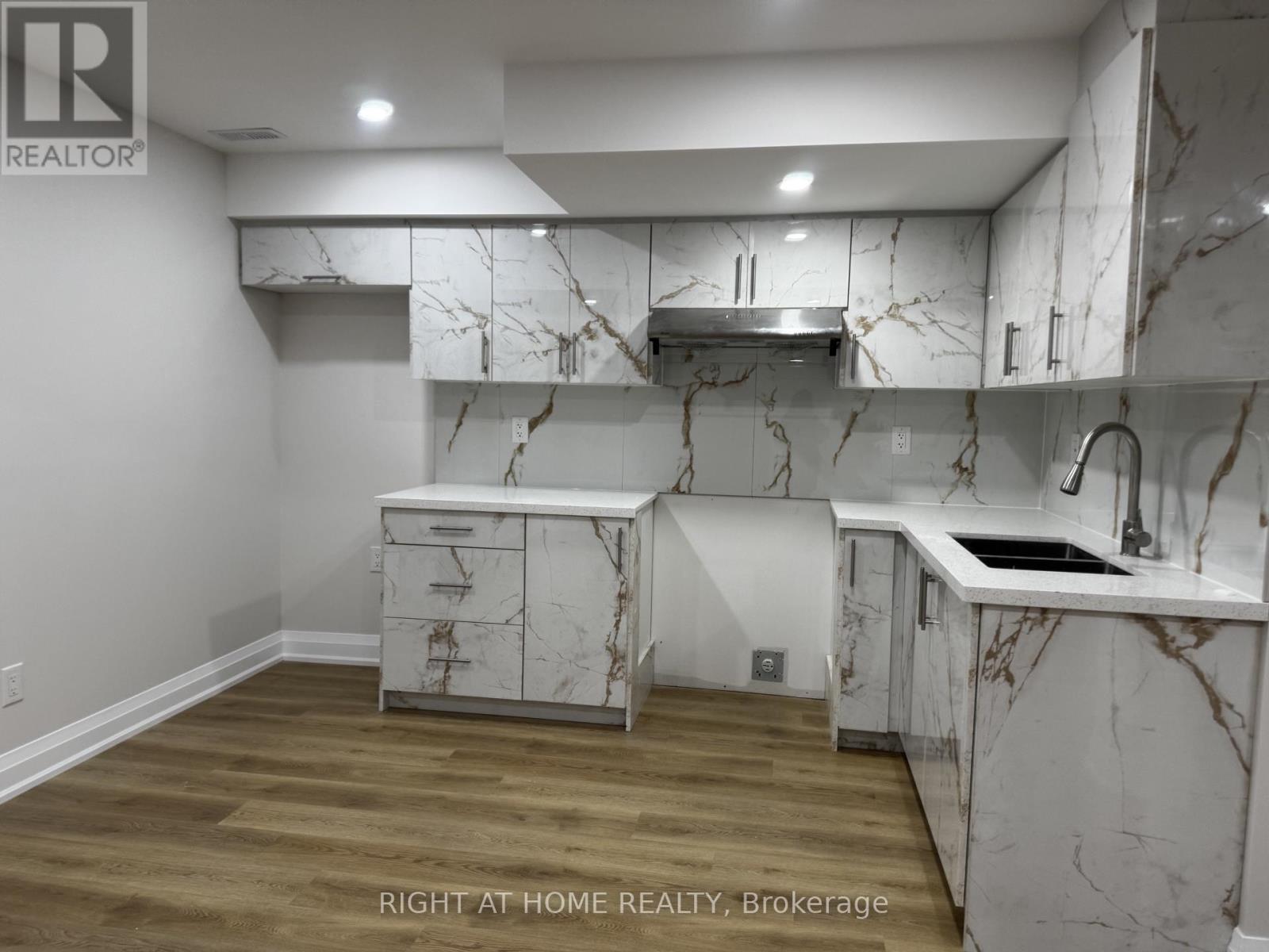 15 Perdita Road, Brampton, Ontario  L6Y 0C3 - Photo 8 - W12459358