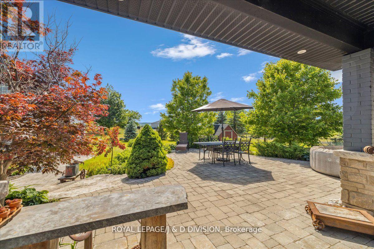 4402 Tremaine Road, Milton, Ontario  L9T 2Y1 - Photo 11 - W12364418