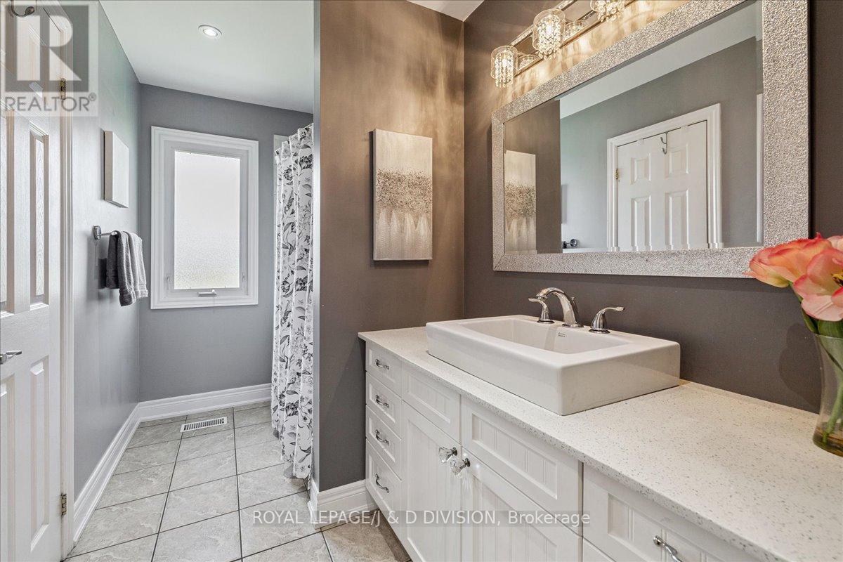 4402 Tremaine Road, Milton, Ontario  L9T 2Y1 - Photo 16 - W12364418