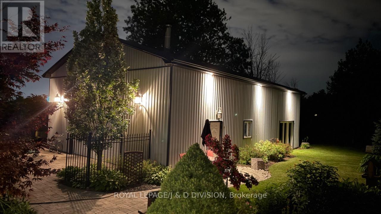 4402 Tremaine Road, Milton, Ontario  L9T 2Y1 - Photo 9 - W12364418
