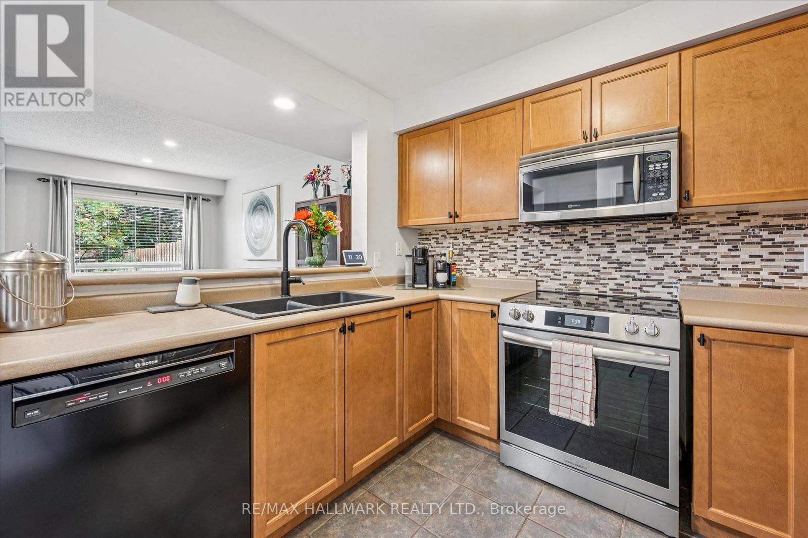 103 Northcliffe Crescent, Cambridge, Ontario  N3C 4M7 - Photo 9 - X12459361