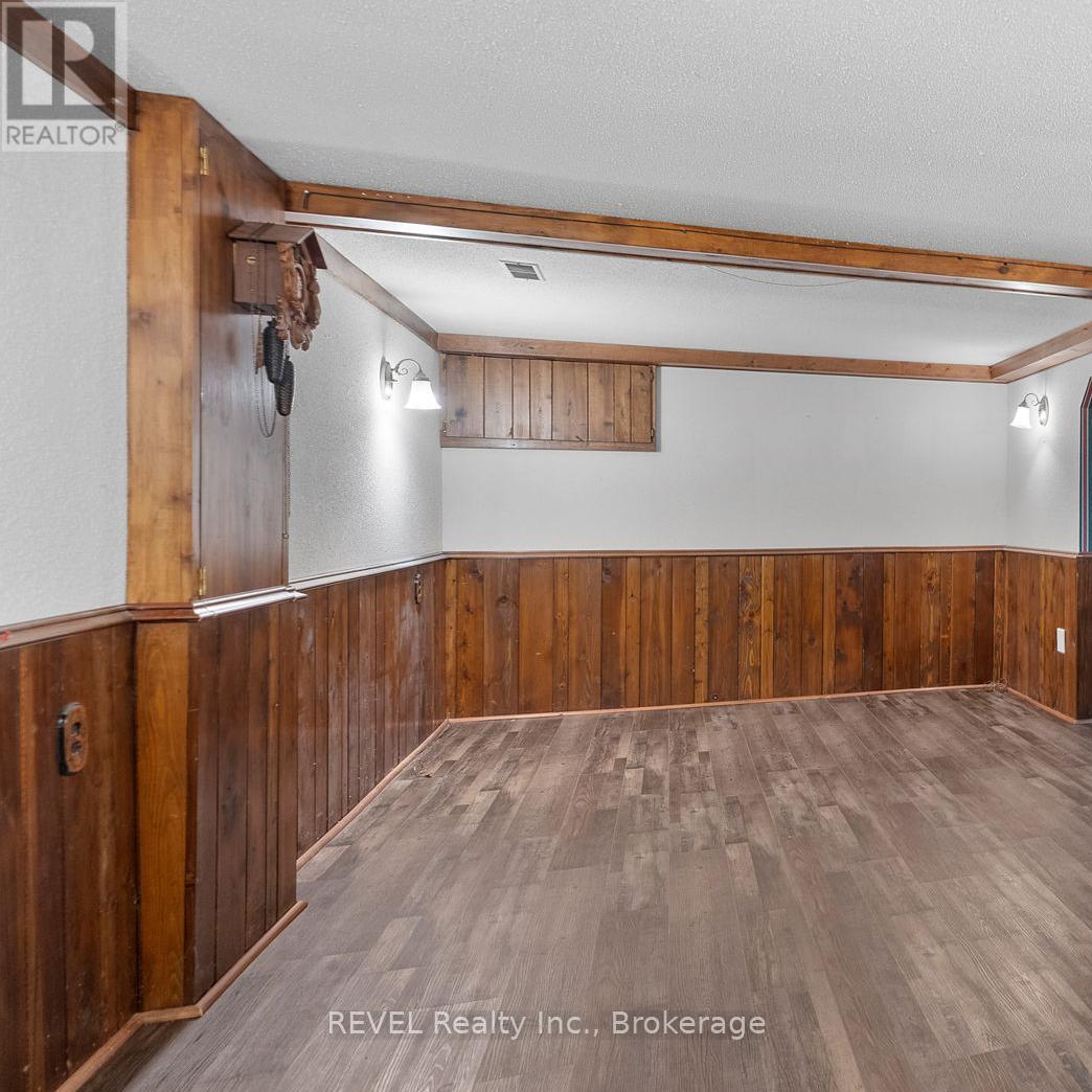 32 Hanson Drive N, St. Catharines, Ontario  L2M 2X1 - Photo 12 - X12376233