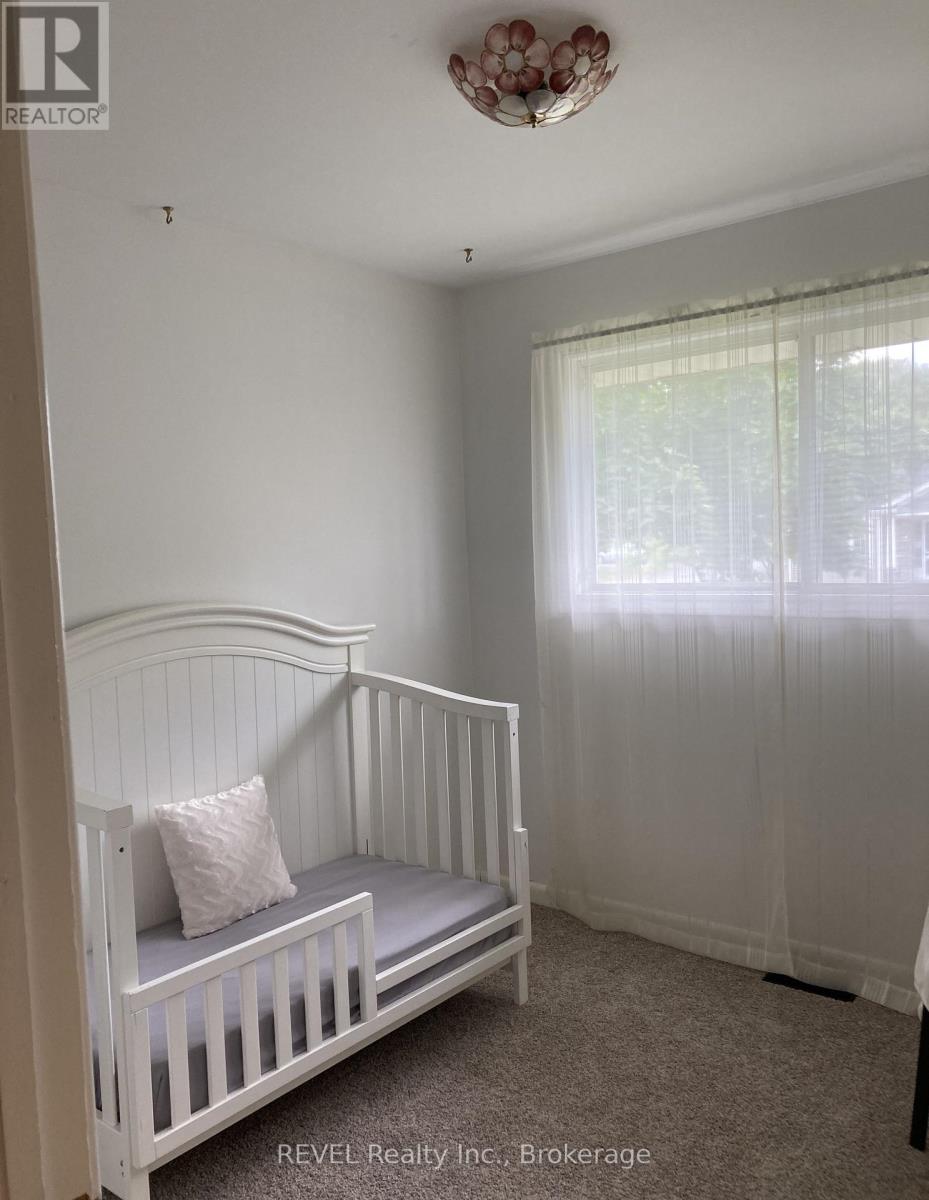 32 Hanson Drive N, St. Catharines, Ontario  L2M 2X1 - Photo 8 - X12376233