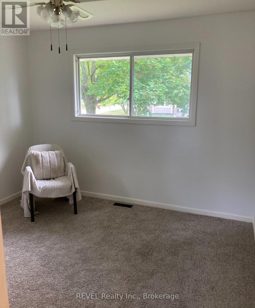 32 Hanson Drive N, St. Catharines, Ontario  L2M 2X1 - Photo 9 - X12376233
