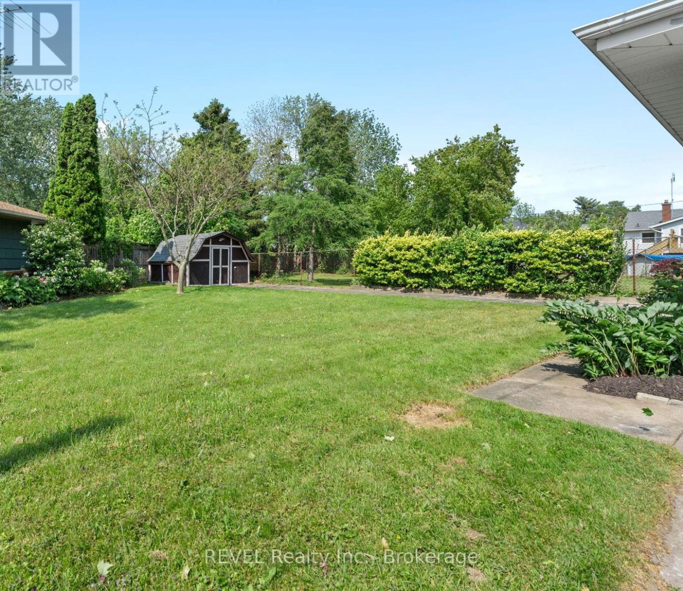 32 Hanson Drive N, St. Catharines, Ontario  L2M 2X1 - Photo 4 - X12376233