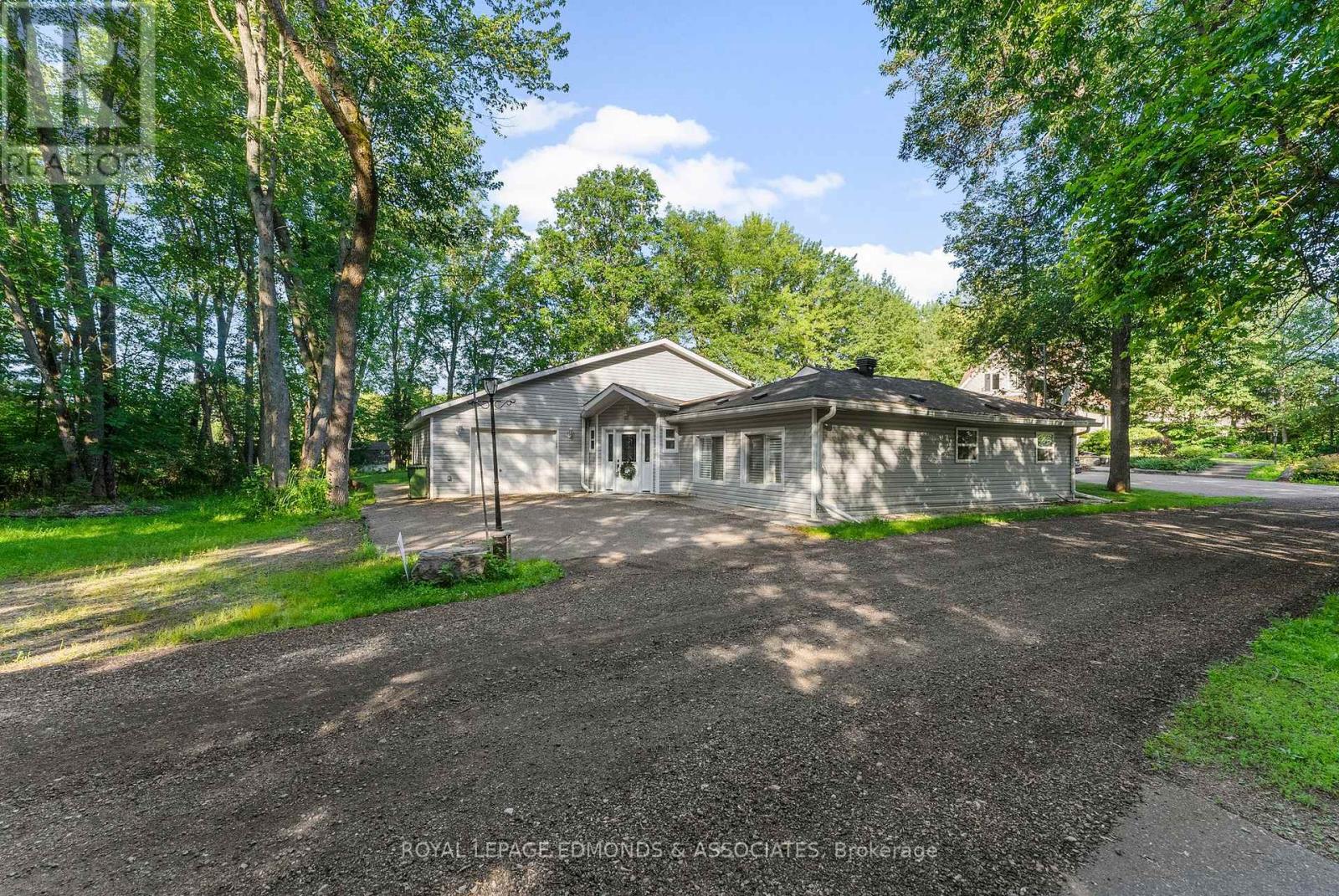 731 Francie Lane, Laurentian Valley, Ontario  K8A 6W2 - Photo 1 - X12459369