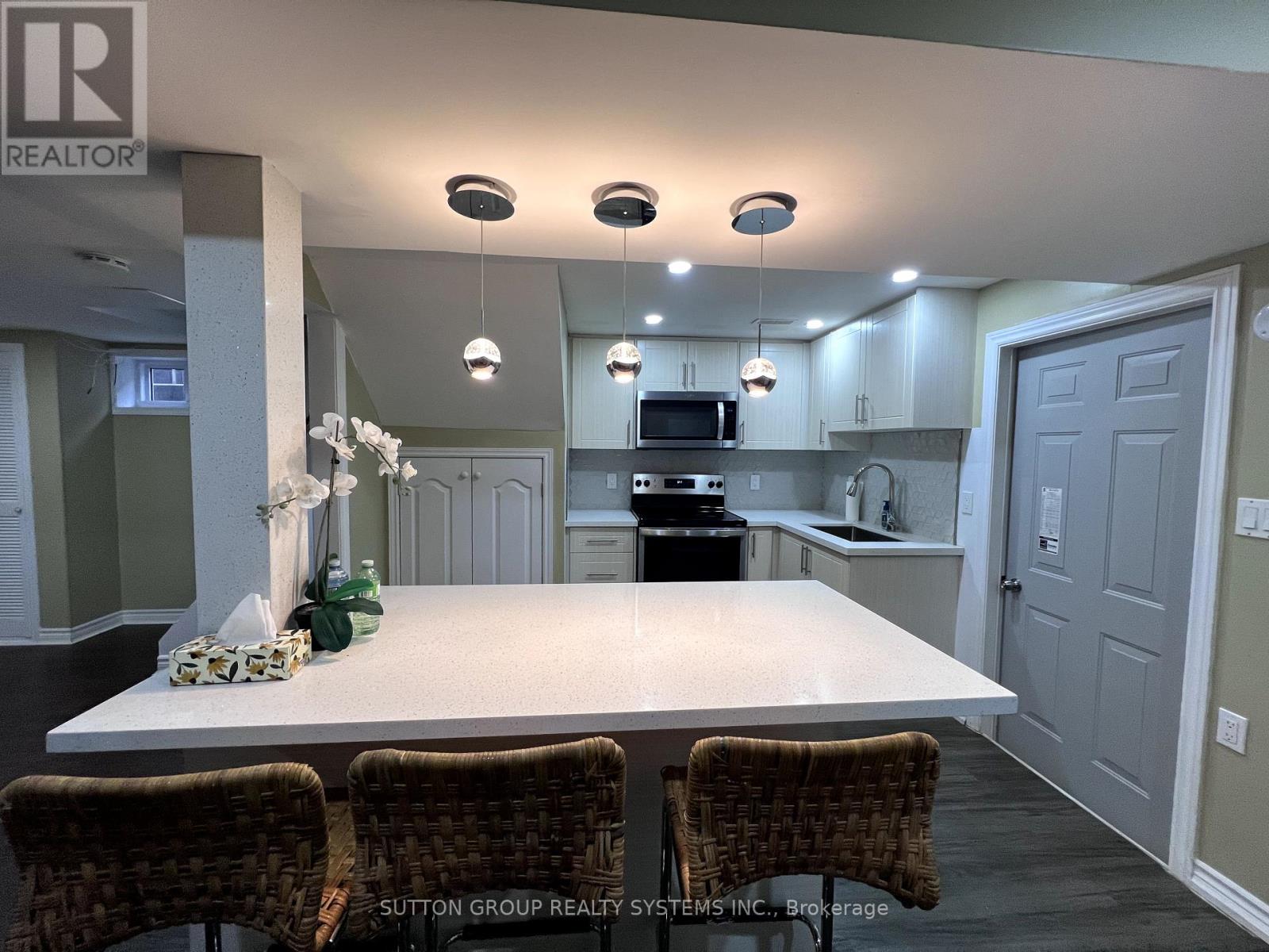 12 WELLESWORTH DRIVE, Toronto, Ontario