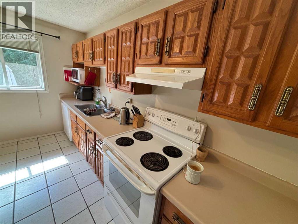 Property at 9601 79 Avenue image 3