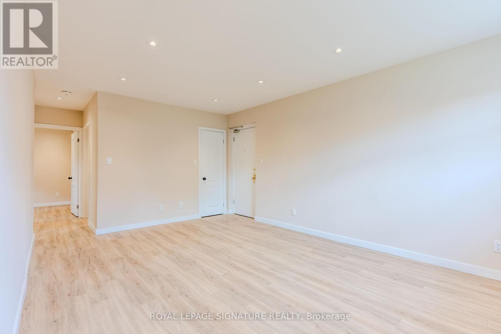 2 - 1 Hassard Avenue, Toronto, Ontario  M4K 3N3 - Photo 4 - E12403377
