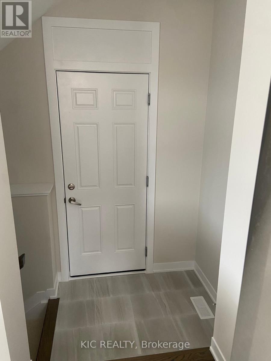 139 Ryan Reynolds Way, Ottawa, Ontario  K4A 5T4 - Photo 14 - X12459362