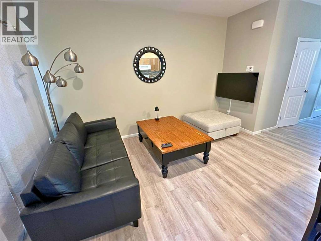 1004 Minto Street, Penhold, Alberta  T0M 1R0 - Photo 4 - A2259288